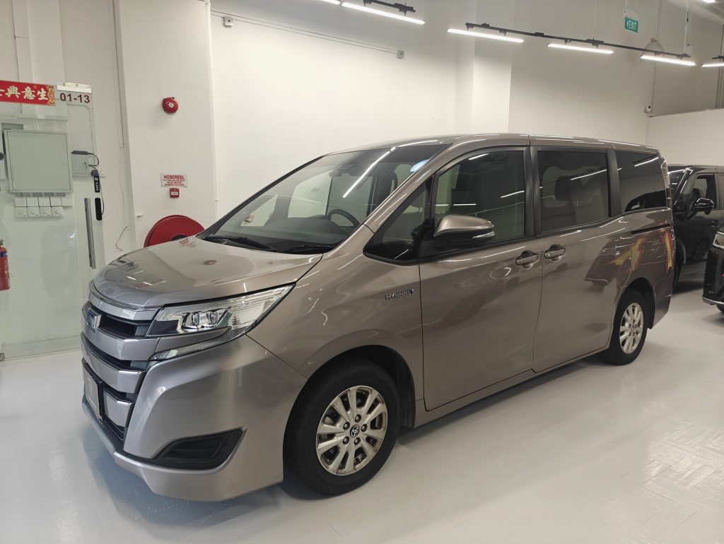 Toyota Noah Hybrid 1.8A X
