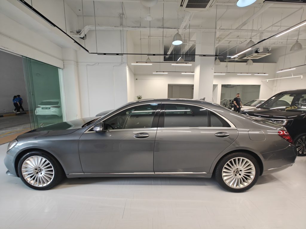 Mercedes-Benz S-Class S320L