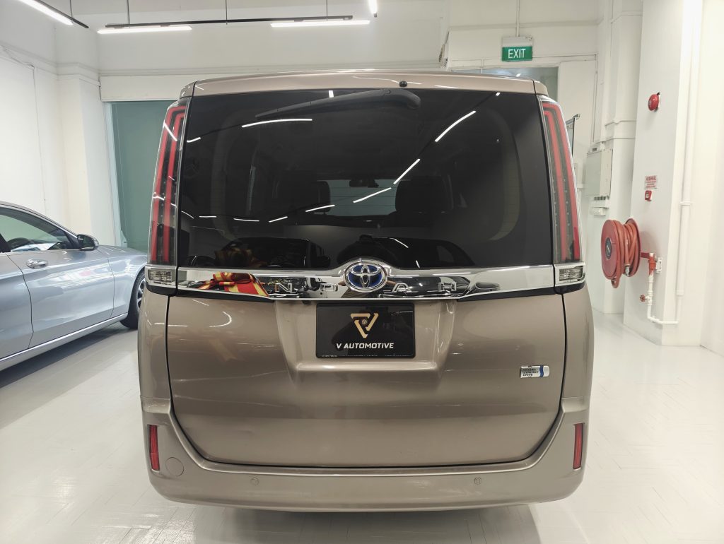 Toyota Noah Hybrid 1.8A X