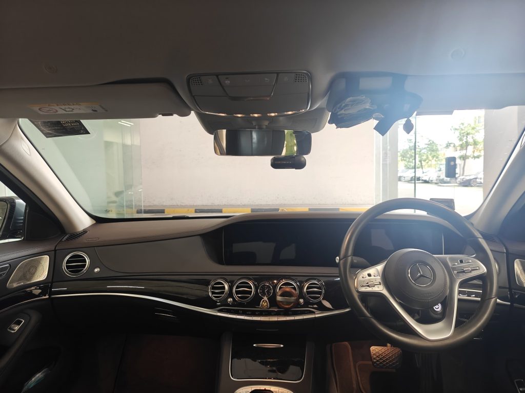 Mercedes-Benz S-Class S320L