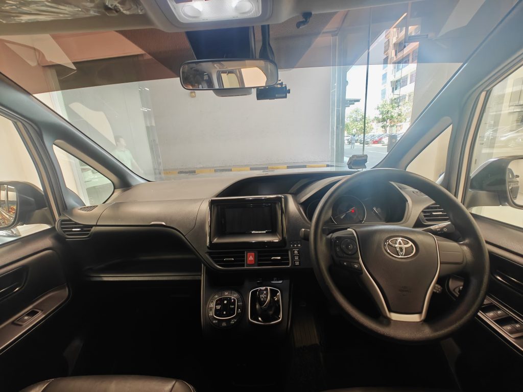 Toyota Noah Hybrid 1.8A X