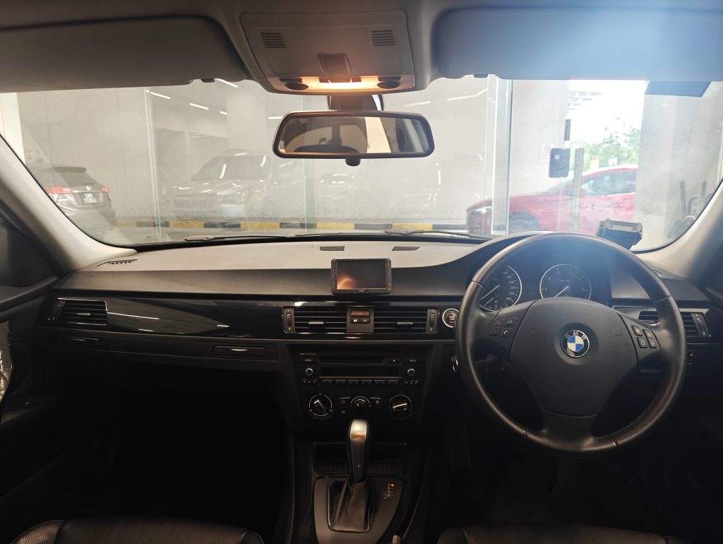 BMW 318i Sunroof (COE till 04/2031)