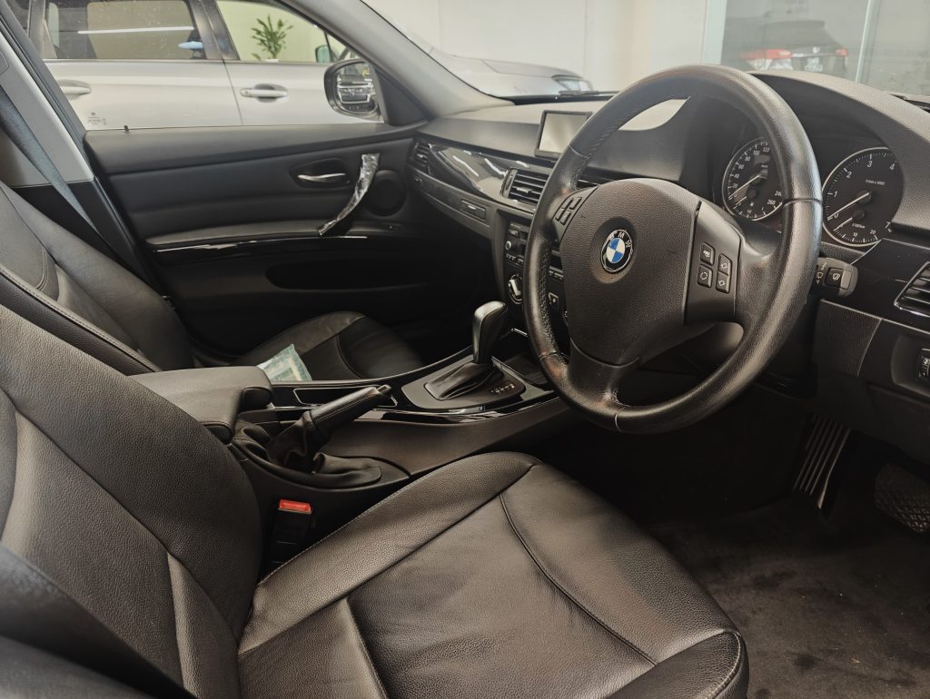 BMW 318i Sunroof (COE till 04/2031)