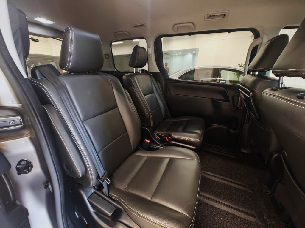 Toyota Noah Hybrid 1.8A X