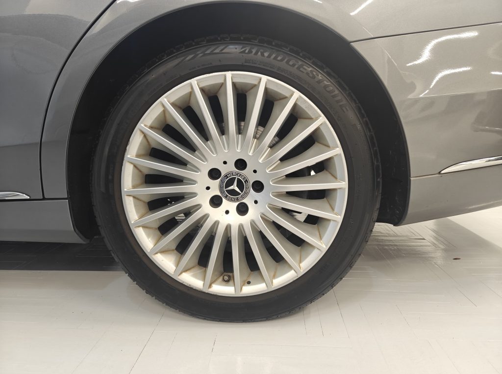 Mercedes-Benz S-Class S320L