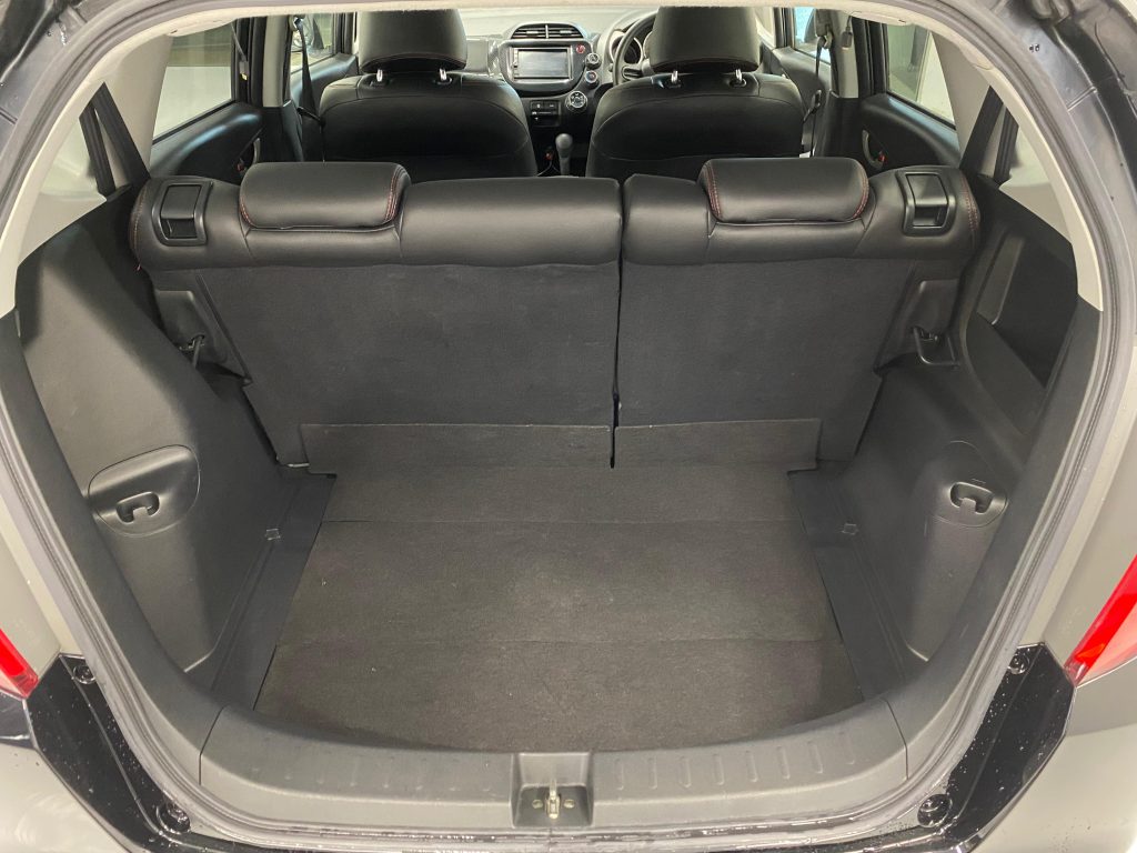 Honda Fit 1.3A G (COE till 01/2029)